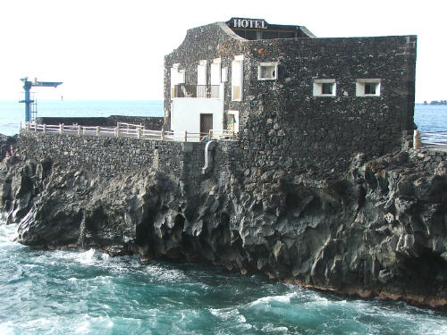 El Hierro ligger værhardt til ytterst mot Atlanterhavet